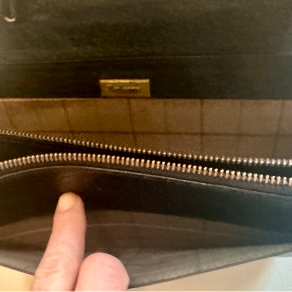 Burberrys black wristlet, clutch. Leather. Amazing vintage piece. Note pics. - Picture 11 of 16